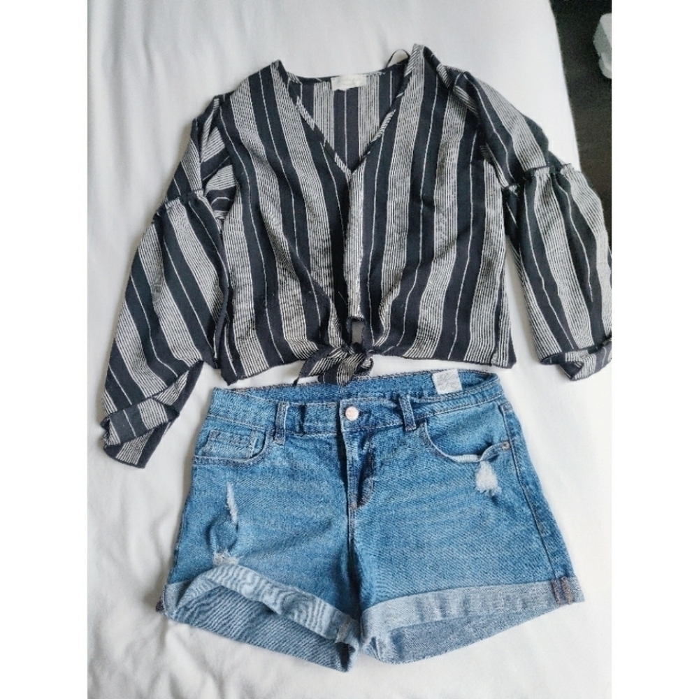 X Old Navy Denim Shorts Size 2 - Picture 3 of 5